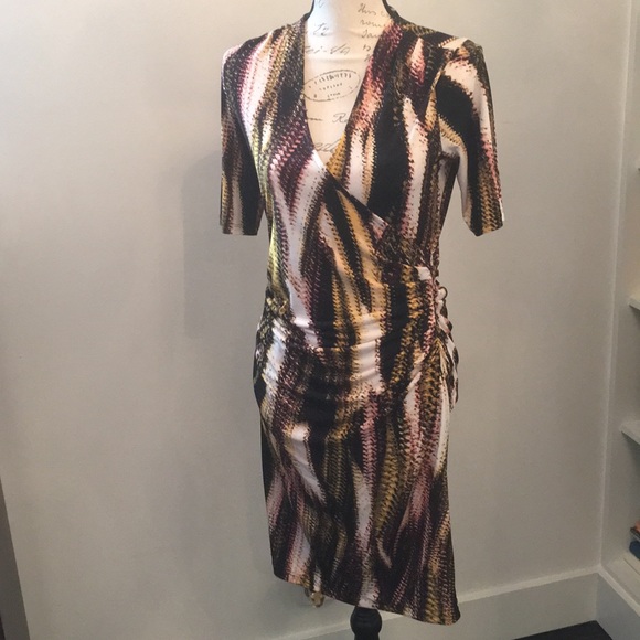 Jennifer Lopez Dresses & Skirts - Jennifer Lopez graphic print short sleeved dress